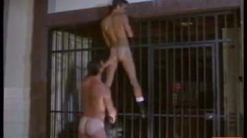 Two men fuck each other in jail