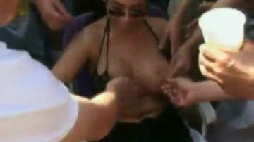 Un grupo se folla a una latina sexy