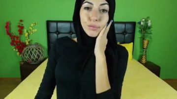 Une maman arabique essaye ça à la cam