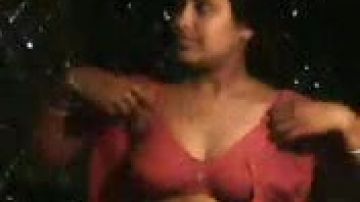 Pakistan'lı MILF striptiz yapıyor