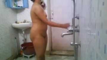 Una doccia per un'indiana bhabhi