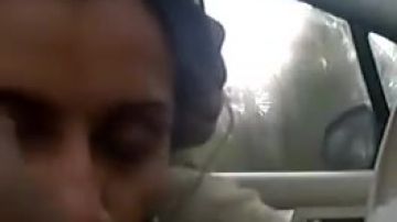 Indian wife sucks her guy's crank in the car