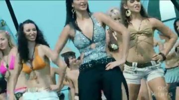 Katrina Kaif makes us enjoy her hips