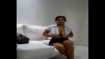 Hot indian girl flashes her sexy body