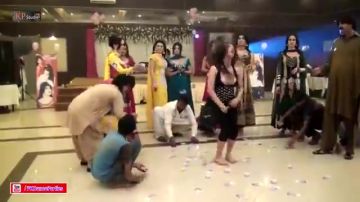 The dancing diva goes nude in Karachi