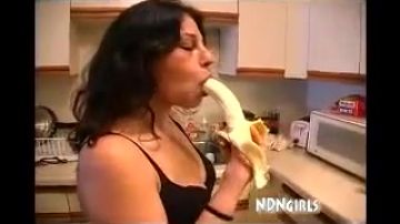 Latina babe shows her throat skills