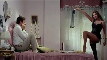 Hot Sophia Loren in striptease
