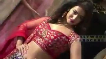 Shraddaha kapoor comes with friends