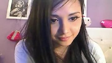 Asiática com seios perfeitos na webcam